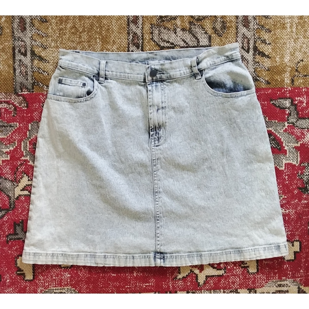 Light acid wash denim skirt